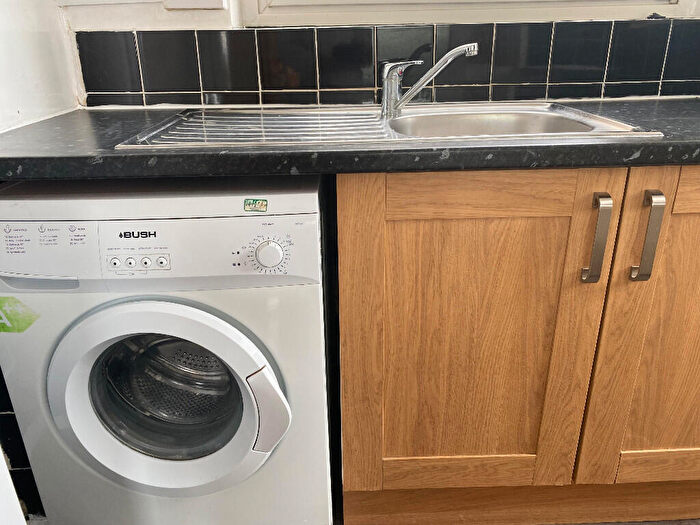 1650 Bedroom Flat To Rent In Church Street, London, E16