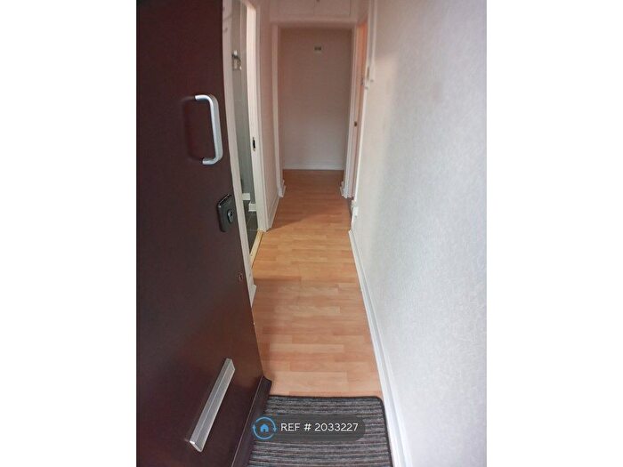 3 Bedroom Flat To Rent In Read House, London, SE11