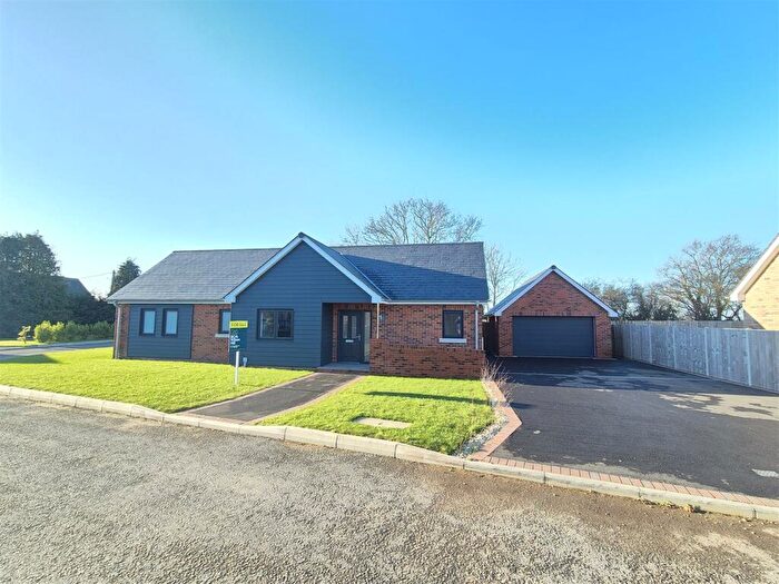 4 Bedroom Detached Bungalow For Sale In , Reynards Place, PO33