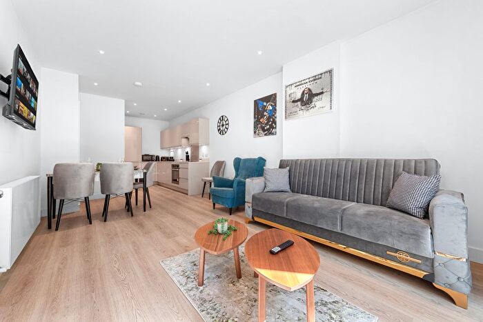 1 Bedroom Flat To Rent In Valencia Close, London, E14