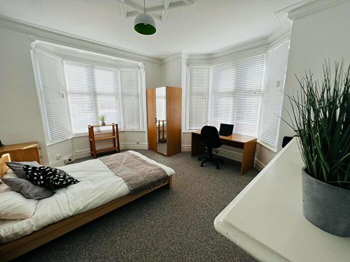 6 Bedroom Semi-Detached House To Rent In Bramley Road, West End, Leicester, LE3