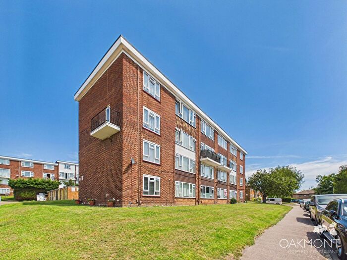 2 Bedroom Flat To Rent In Victor Walk, Hornchurch, RM12