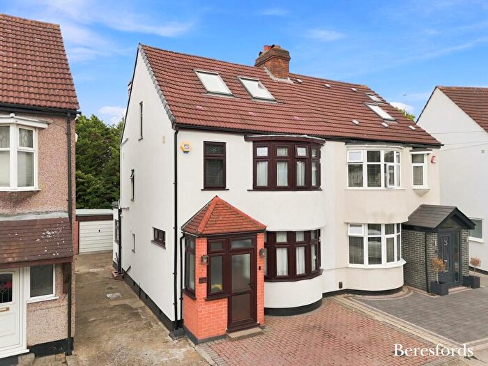 4 Bedroom Semi-Detached House For Sale In Cambridge Avenue, Gidea Park, RM2