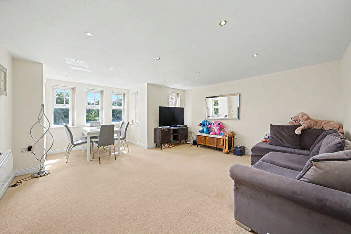 2 Bedroom Flat For Sale In Linacre House, Archdale Close, Chesterfield, S40
