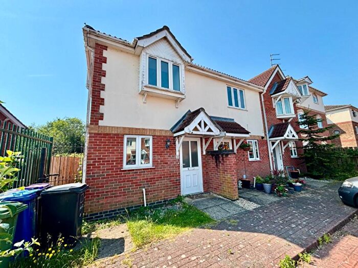 2 Bedroom House To Rent In Henley Court, Gainsborough, DN21