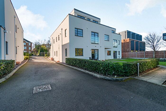 2 Bedroom Flat For Sale In Eastbury Avenue, Northwood, HA6