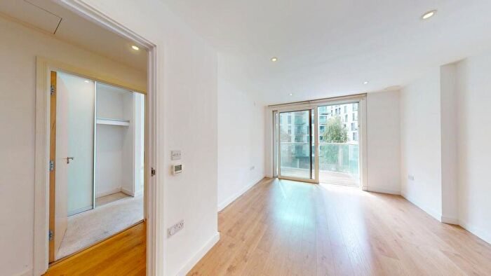 2 Bedroom Apartment To Rent In Waterhouse Apartments, Saffron Central Square, Croydon, CR0