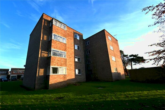 2 Bedroom Apartment To Rent In Ashley Lodge, Frescade Cresent, Basingstoke, Hampshire, RG21