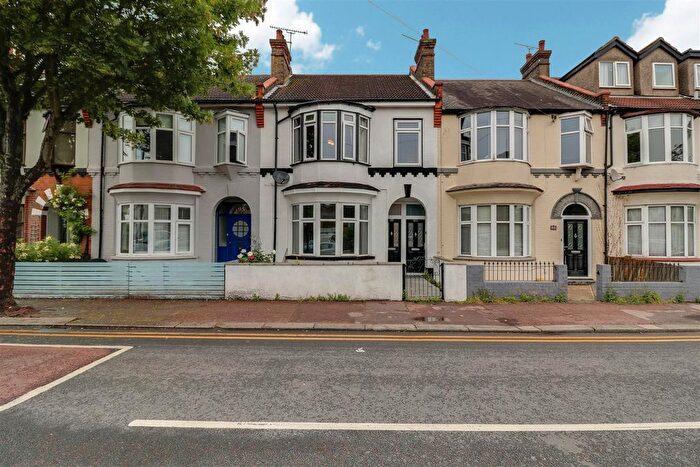 2 Bedroom Flat To Rent In Pall Mall, Leigh-On-Sea, SS9