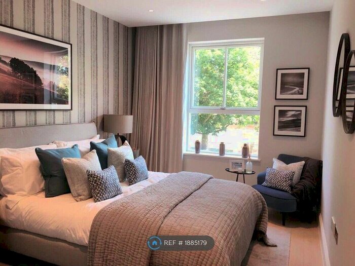 2 Bedroom Flat To Rent In Renaissance Square Apartments, Chiswick, W4