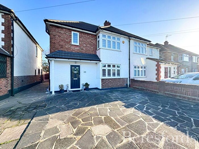 3 Bedroom Semi Detached House For Sale In South End Road, Hornchurch, RM12