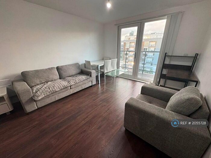 2 Bedroom Flat To Rent In The Riverside, Salford, M5
