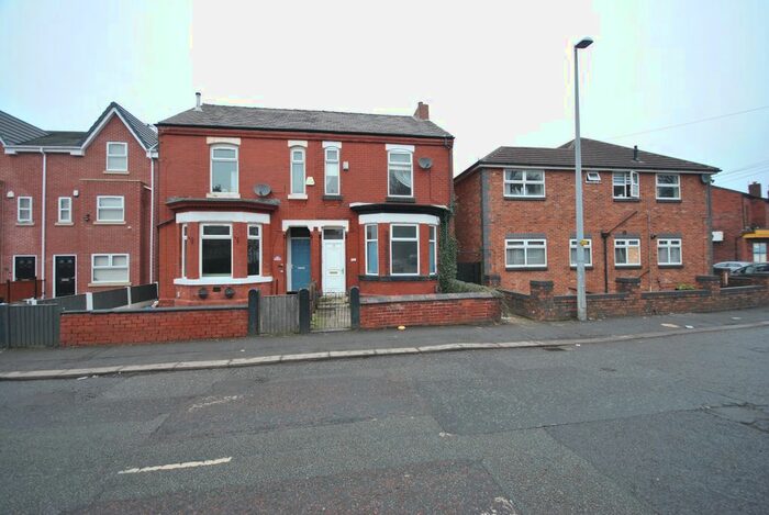 2 Bedroom Semi-Detached House To Rent In Trafford Road, Eccles Manchester, M30