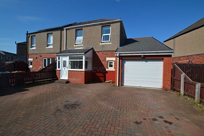 3 Bedroom Semi-Detached House To Rent In North Avenue, Washington, Tyne And Wear, NE37
