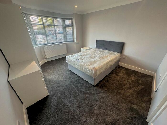 House Of Multiple Occupation To Rent In Milford Gardens, Edgware, HA8