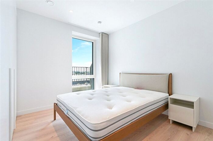 3 Bedroom Flat To Rent In The Maple, Ribbon Lane, London, NW2