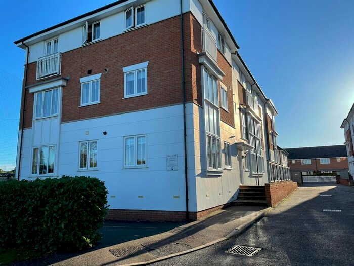 2 Bedroom Flat To Rent In Wicketts End, Whitstable, CT5