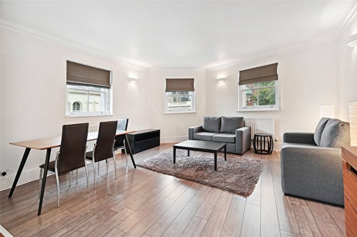 3 Bedroom Flat To Rent In New Oxford Street, London, WC1A