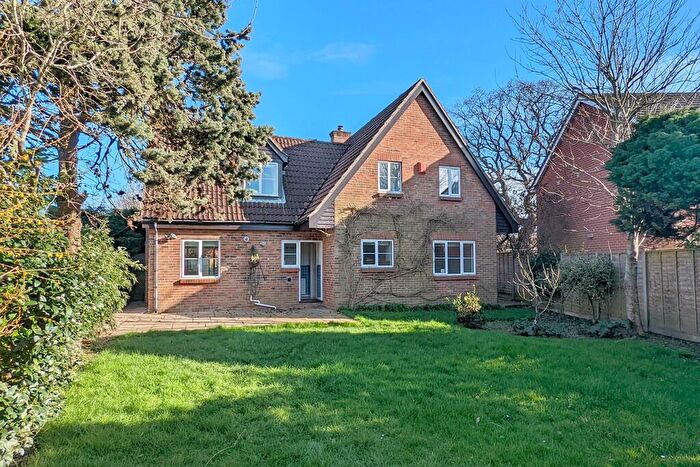 4 Bedroom Detached House For Sale In Pennington Close, Pennington, Lymington, Hampshire, SO41
