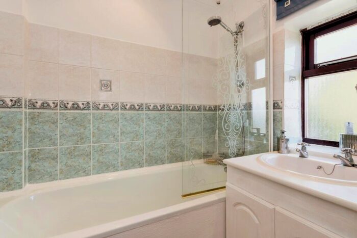 3 Bedroom Terraced House For Sale In Trenchard Close, Newton, Nottinghamshire, NG13