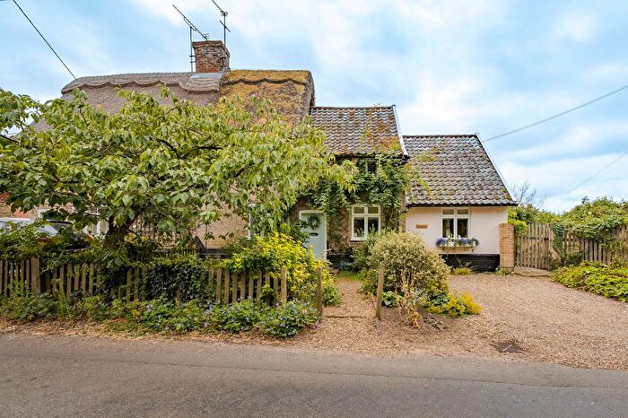 3 Bedroom Semi-Detached House For Sale In Hopton Road, Thelnetham, IP22
