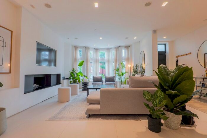 6 Bedroom Semi-Detached House To Rent In Stanhope Gardens, Highgate, London, N6