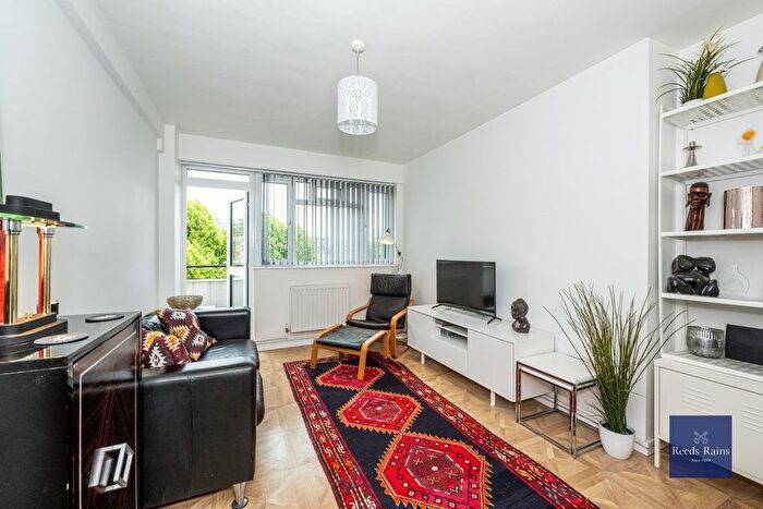 2 Bedroom Flat For Sale In Nelson Square, London, SE1