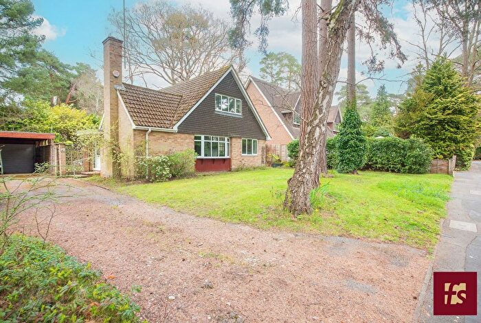 4 Bedroom Detached House For Sale In Linkway, Crowthorne, RG45