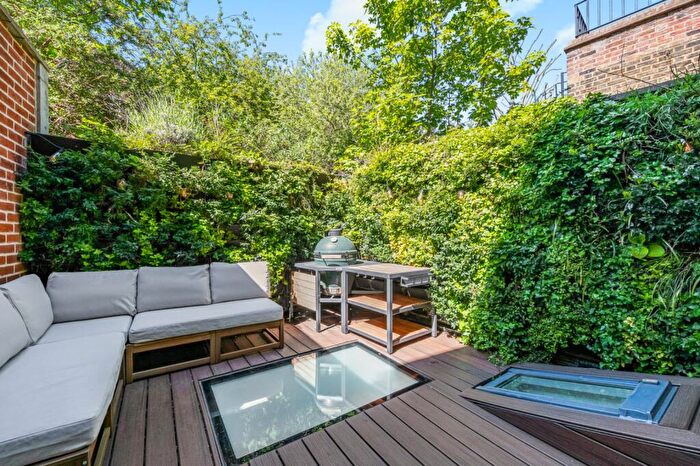 3 Bedroom Flat For Sale In Albert Street, Camden Town, NW1