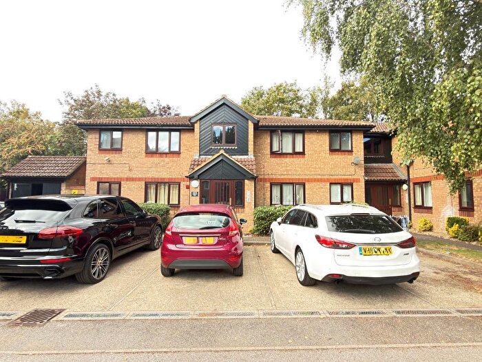 Studio For Sale In Rodeheath, Challney, Luton, Bedfordshire, LU4
