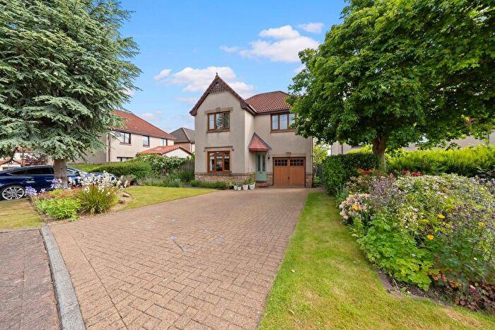 4 Bedroom Detached House For Sale In Rowan Tree Walk, Larbert, FK5