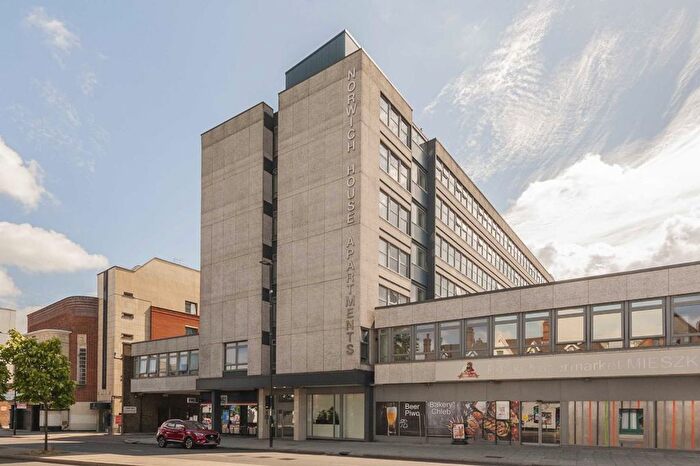 1 Bedroom Flat To Rent In Streatham High Road, London, SW16