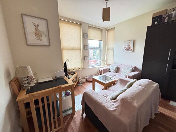 1 Bedroom Flat To Rent In Brudenell Grove, Leeds, LS6