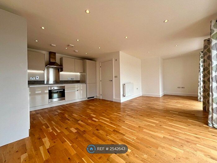 2 Bedroom Flat To Rent In Albertine Grove, West Wickham, BR4