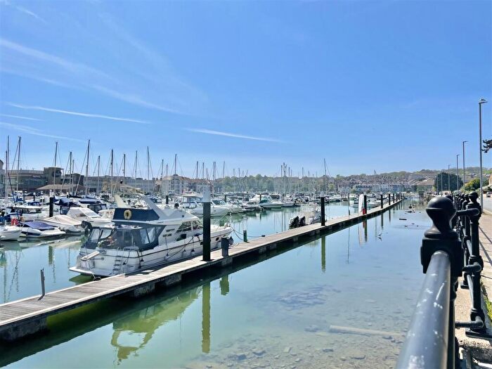 2 Bedroom Flat For Sale In Granville Road, Weymouth, DT4
