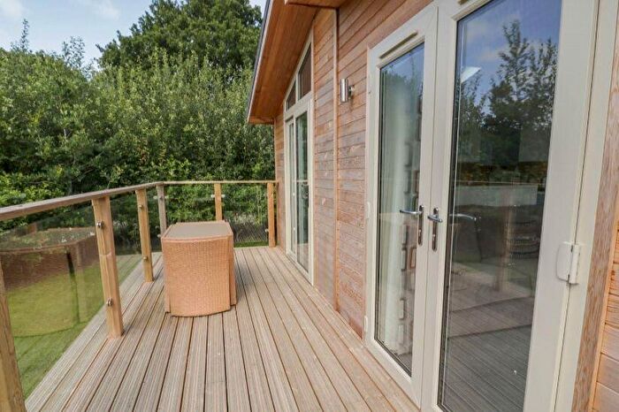 1 Bedroom Lodge For Sale In Valley View, Stonerush Lakes, Lanreath, Looe, Cornwall, PL13