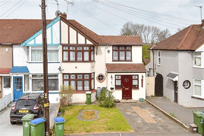 2 Bedroom Semi Detached House For Sale In Parkside Avenue, Bexleyheath, Kent, DA7