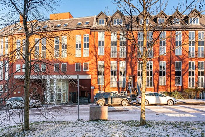 2 Bedroom Apartment To Rent In Randolph Gate, Jordanhill, Glasgow, G11