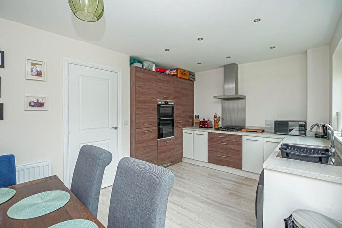 3 Bedroom End Of Terrace House For Sale In Shackleton Grove, Leighton Buzzard, LU7