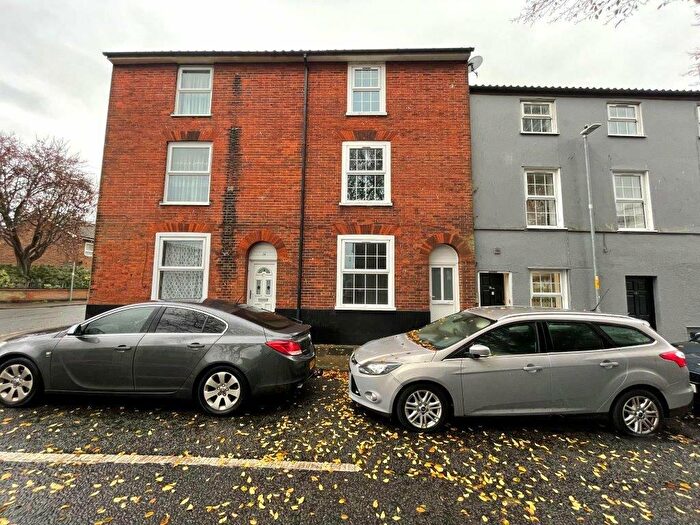 3 Bedroom Terraced House To Rent In George Street, NR30