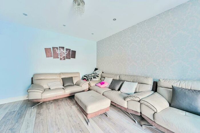 5 Bedroom Semi-Detached House To Rent In Canterbury Road, Harrow, HA1