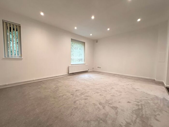 2 Bedroom Flat To Rent In Crystal Palace Parade, London, SE19