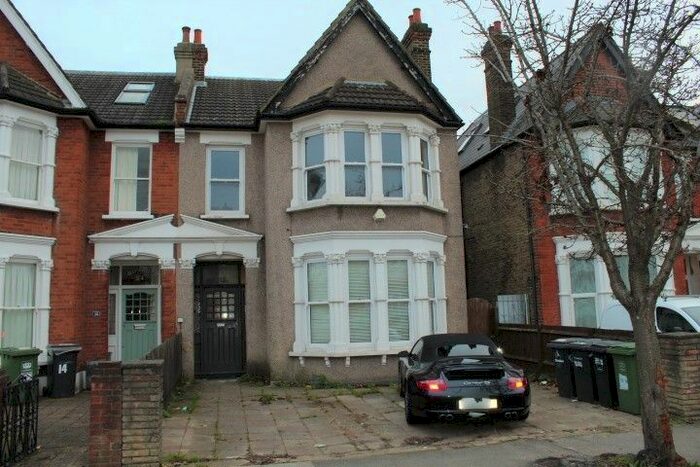 2 Bedroom Flat To Rent In Bellingham Road, Catford SE6