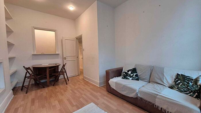 2 Bedroom Flat To Rent In Netherwood Road, London, W14