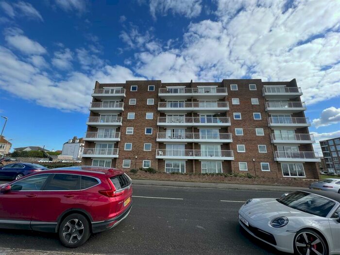 2 Bedroom Flat To Rent In The Parade, Birchington, CT7