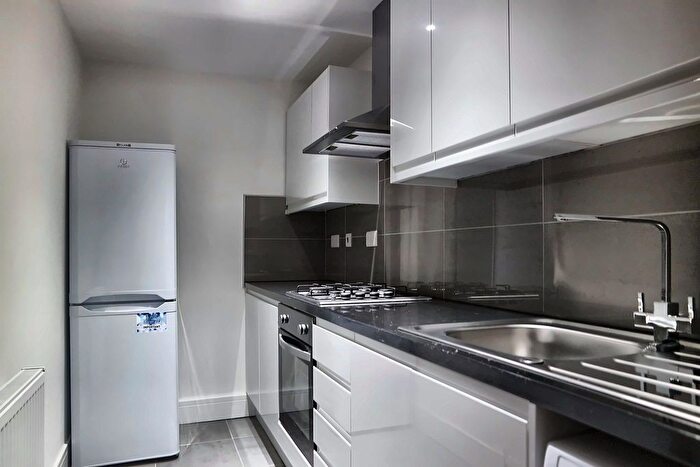 2 Bedroom Flat To Rent In Norbury Crescent, London, SW16