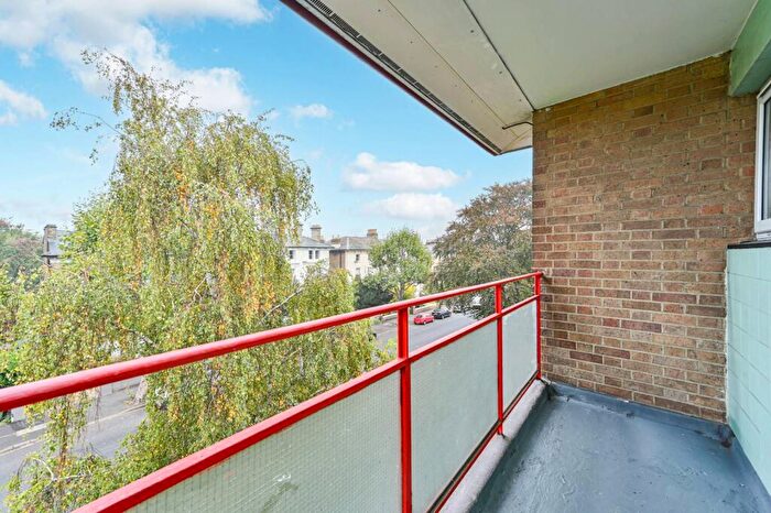 1 Bedroom Flat For Sale In Wickham Road, Brockley, London, SE4