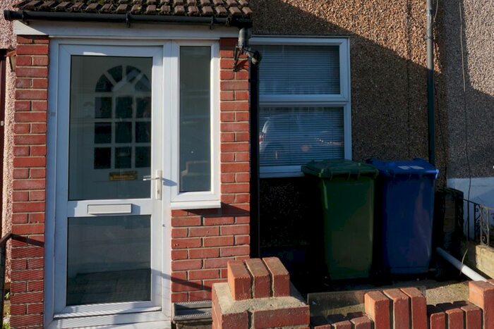 3 Bedroom Terraced House To Rent In Richmond Road, Grays, RM17