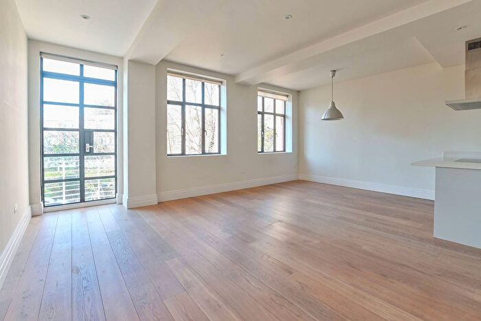 2 Bedroom Flat To Rent In Grafton Road, Camden, London, NW5