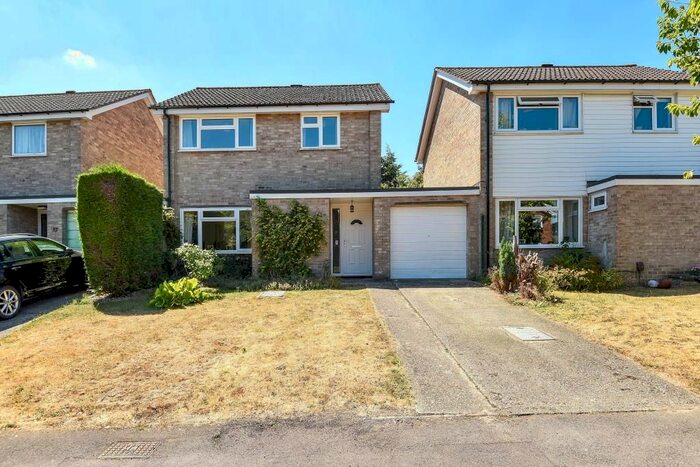 3 Bedroom Link Detached House To Rent In Newbury, Berkshire RG14